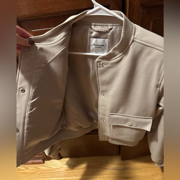 Abercrombie Short Bomber Jacket size small tan - Picture 2 of 9